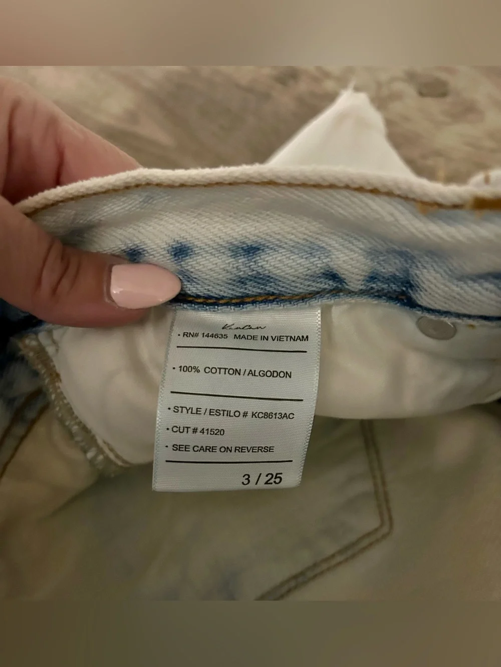 Kancan Distressed Acid Wash Denim Shorts Size 25 NWT Raw Hem High Rise